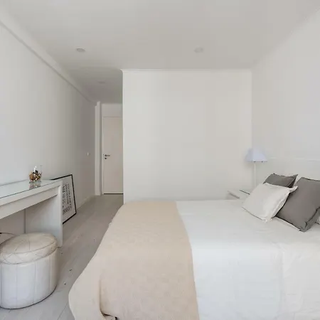 Light-filled, Fully Renovated Near Belem, By Timecooler شقة