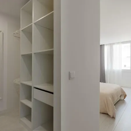 Light-filled, Fully Renovated Near Belem, By Timecooler Лиссабон