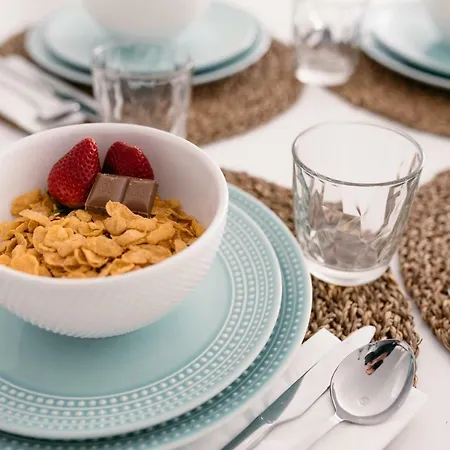 Light-filled, Fully Renovated Near Belem, By Timecooler شقة