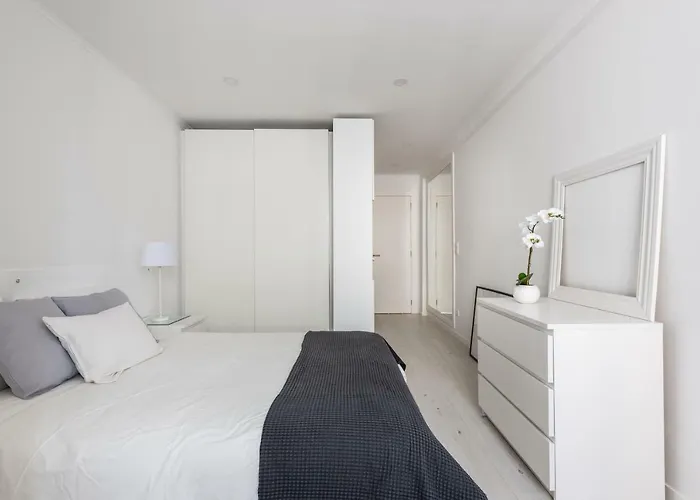 Light-filled, Fully Renovated Near Belem, By Timecooler *