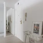 Light-filled, Fully Renovated Near Belem, By Timecooler 리스본