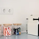 아파트 Light-filled, Fully Renovated Near Belem, By Timecooler