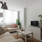 Light-filled, Fully Renovated Near Belem, By Timecooler 아파트 리스본
