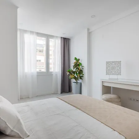 Light-filled, Fully Renovated Near Belém, By Timecooler Lisbona