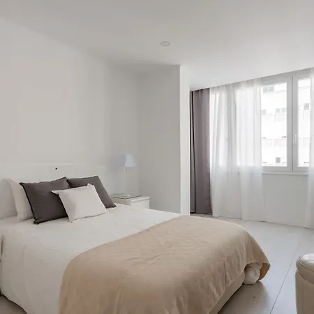 아파트 Light-filled, Fully Renovated Near Belem, By Timecooler *