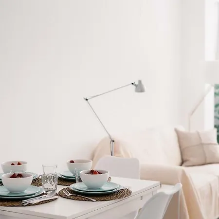 Light-filled, Fully Renovated Near Belem, By Timecooler Apartment Lissabon