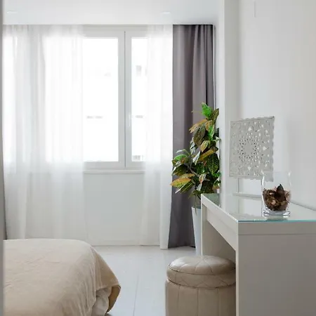 Light-filled, Fully Renovated Near Belem, By Timecooler Apartment
