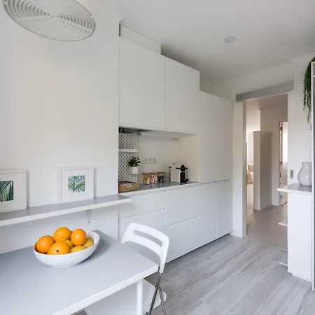 Light-filled, Fully Renovated Near Belem, By Timecooler Apartment *
