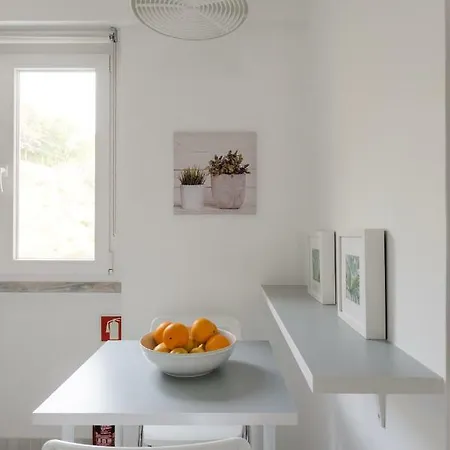 Light-filled, Fully Renovated Near Belém, By Timecooler Lisbona