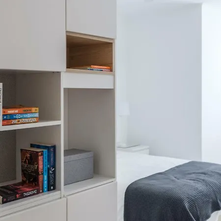 Light-filled, Fully Renovated Near Belem, By Timecooler Apartment Lissabon