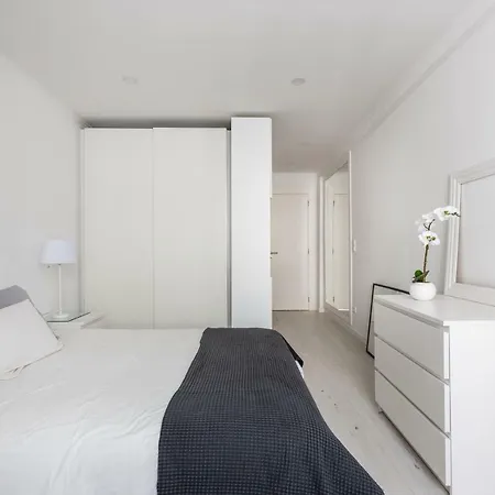 Light-filled, Fully Renovated Near Belém, By Timecooler *