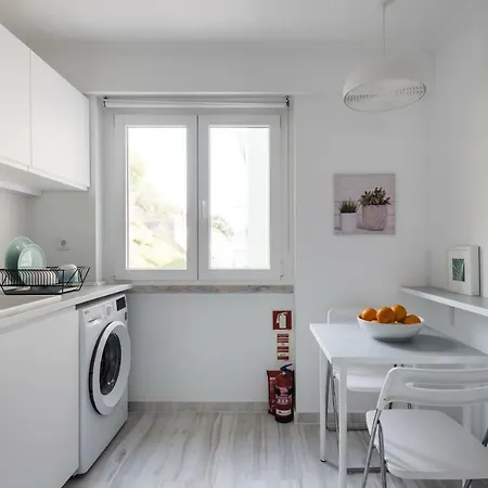 Light-filled, Fully Renovated Near Belem, By Timecooler * Lissabon