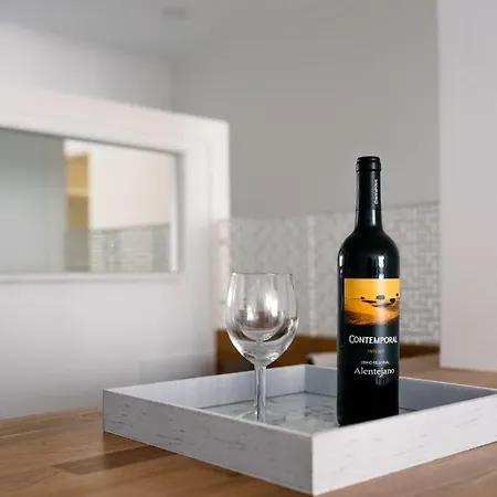 Light-filled, Fully Renovated Near Belém, By Timecooler *