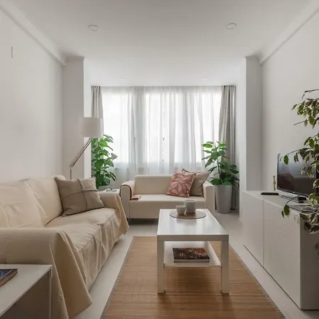 Light-filled, Fully Renovated Near Belém, By Timecooler