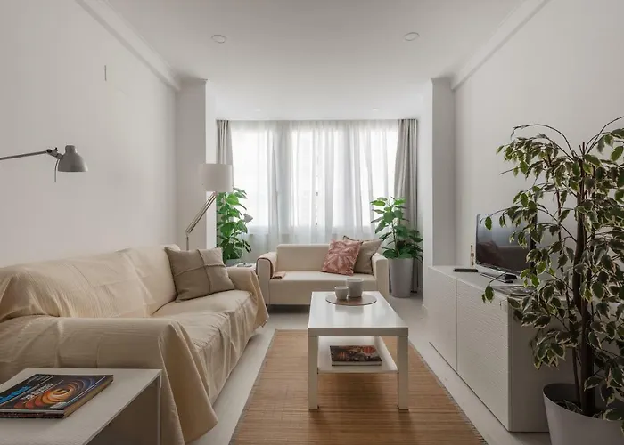 Light-filled, Fully Renovated Near Belem, By Timecooler