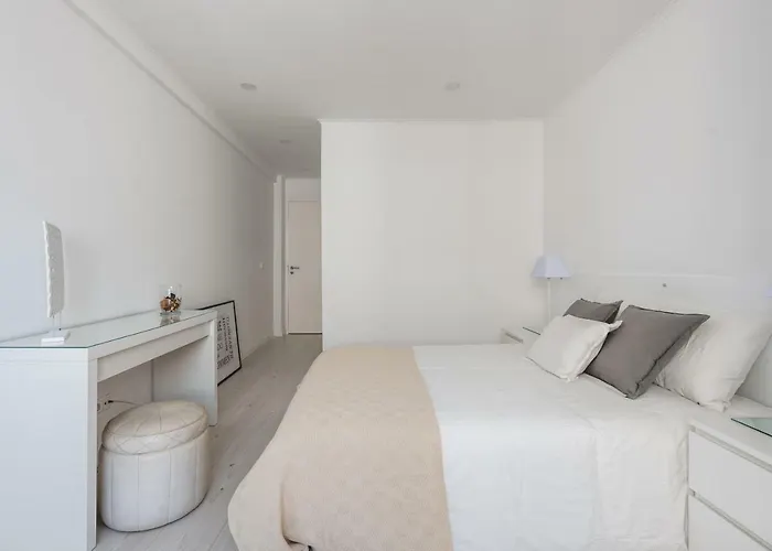 Light-filled, Fully Renovated Near Belem, By Timecooler Apartament